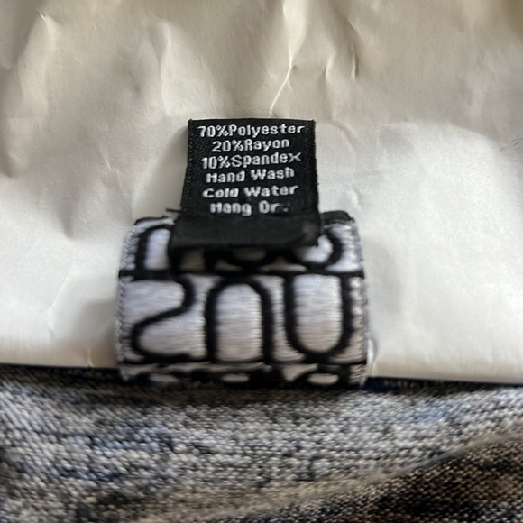 Blue and black, leopard print Ciara sun woo, women’s top size large. - Picture 3 of 3